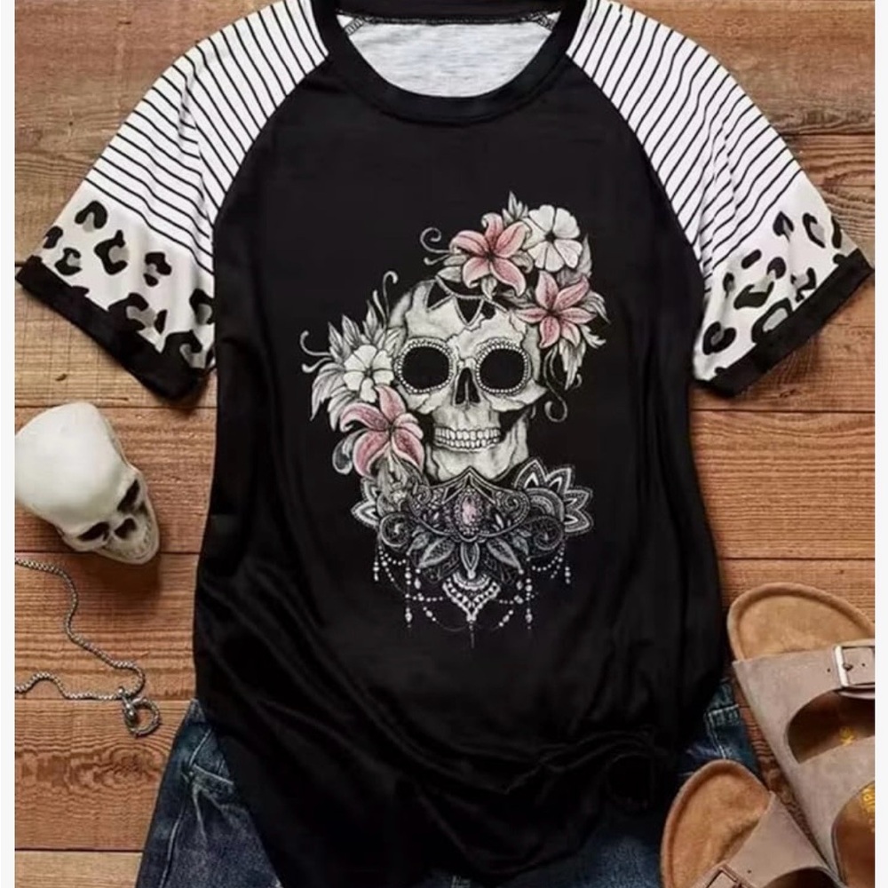 Edgy Floral Skull Graphic Women's Tee
